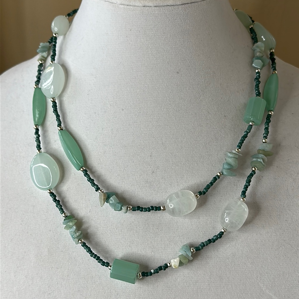 Avenue Long Green Beaded Necklace 18$